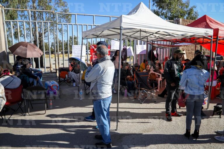 Se movilizan por segundo día maestros del SNTE