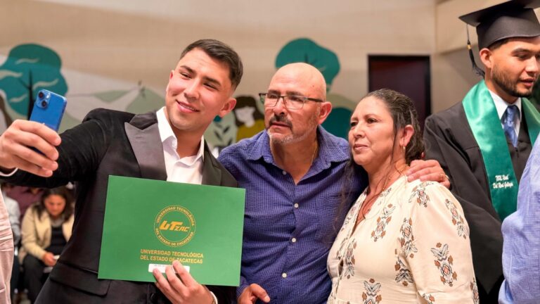 Se gradúan más de 400 alumnos de la Utzac