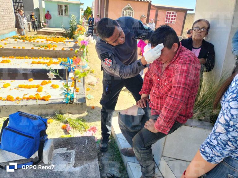 Atienden incidentes en panteón durante Día de Muertos