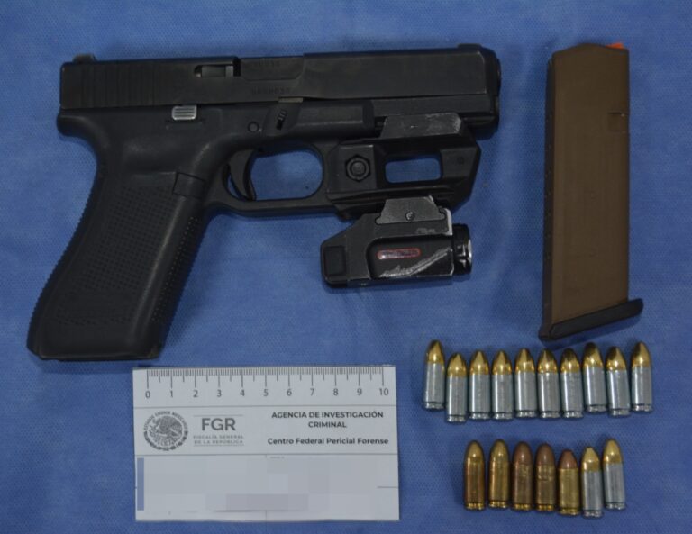 Sentencian a tres personas por posesión de armas