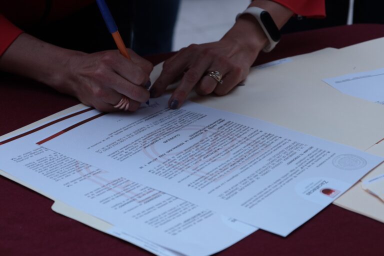 Reciben 101 escrituras para su regularización