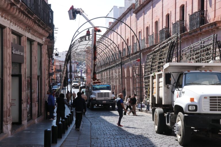 Realizan montaje para el Festival de Luces