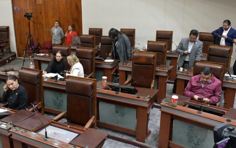 Buscan dar a menores educación financiera