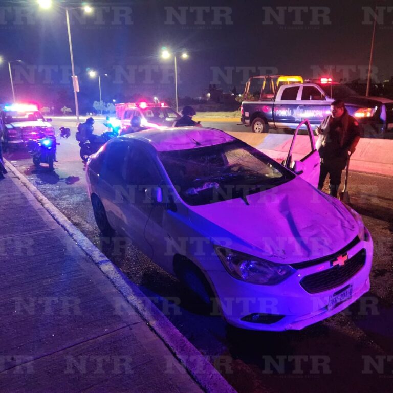 Chocan y dejan abandonado el automóvil en vialidad siglo XXI