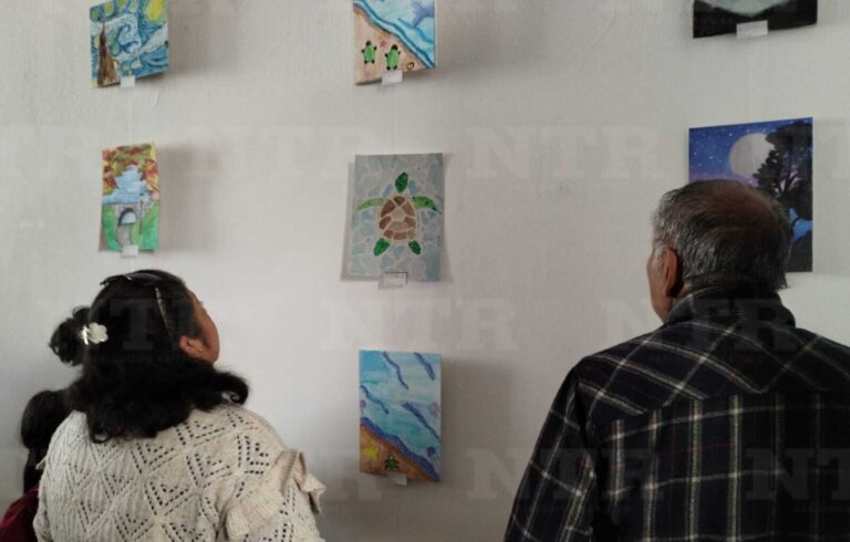 Estudiantes exponen Entre Acuarela y Tinta