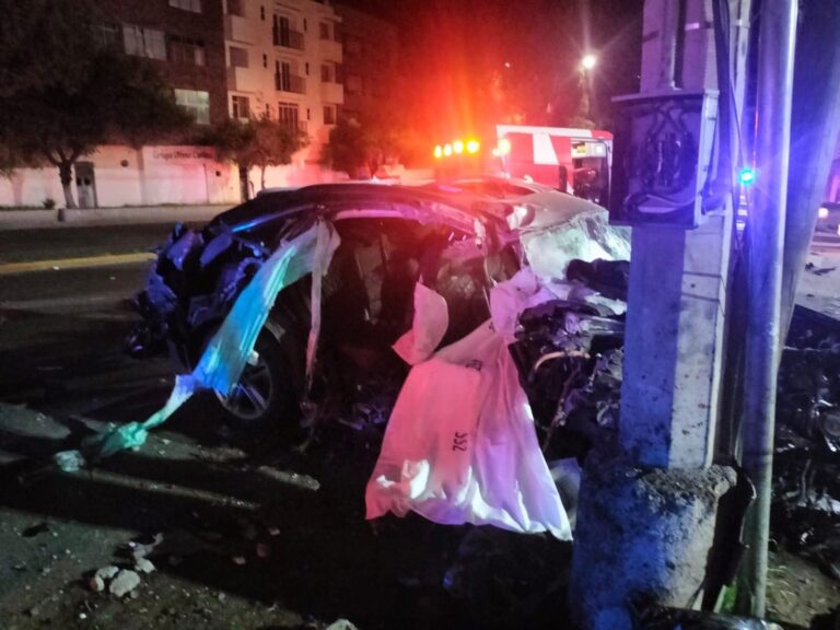 Muere hijo de diputado local en aparatoso accidente