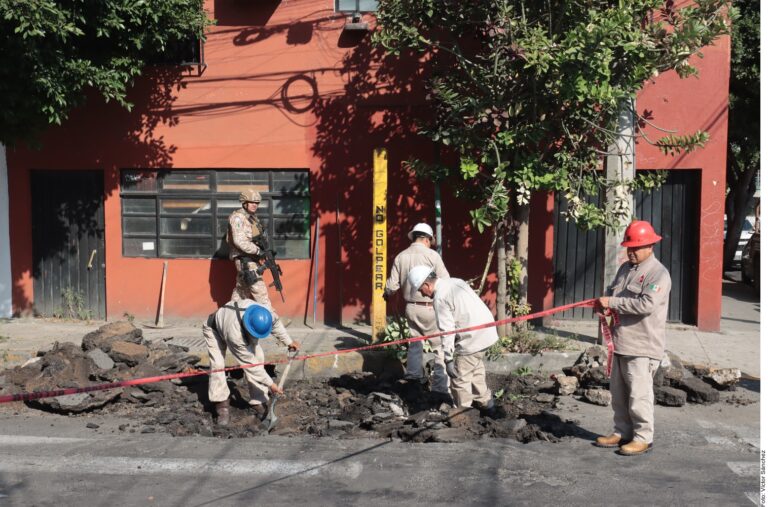 Ordeñan ductos en CDMX