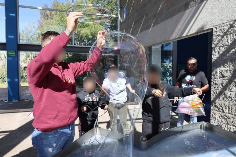 Recorren el Zigzag juventudes del programa Reconecta
