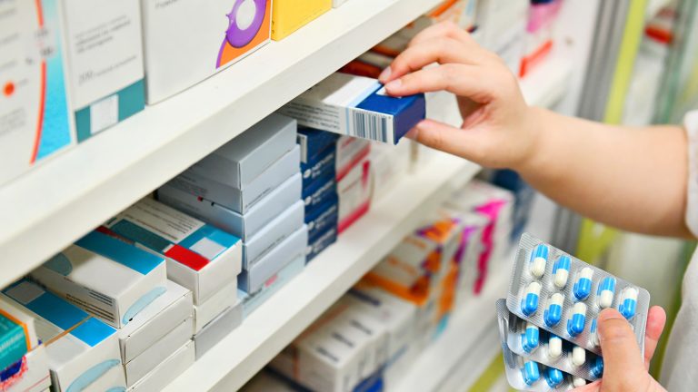 Abasto de medicamentos incumple con demanda