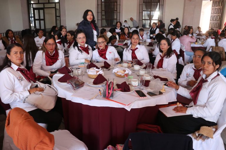 Reconocen labor de orientadoras de los CAIC
