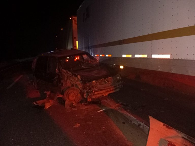 Choque contra tráiler deja una persona lesionada