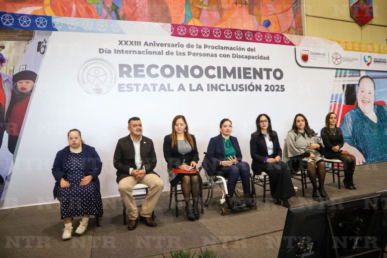 Entregan premio estatal a la inclusión