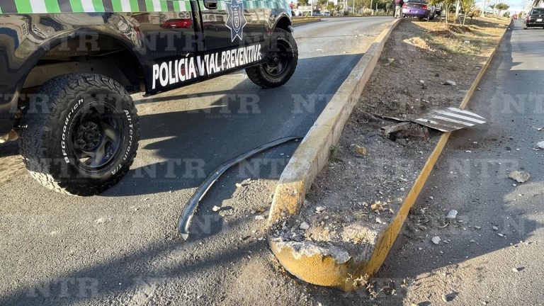 Causa daños en la avenida Plateros por conducción imprudente