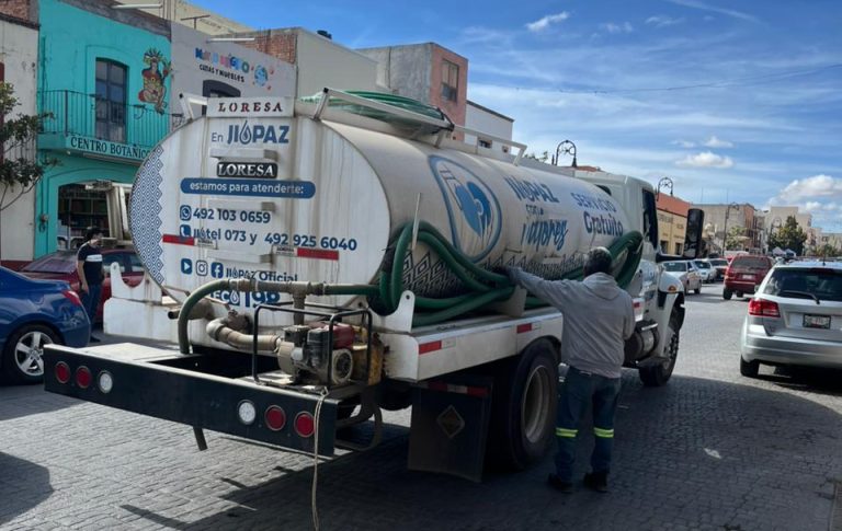 Vecinos retienen pipa de la Jiapaz por falta de agua en Guadalupe