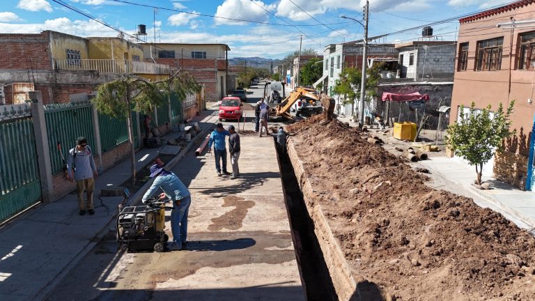 Supervisan construcción de red de drenaje en Jerez