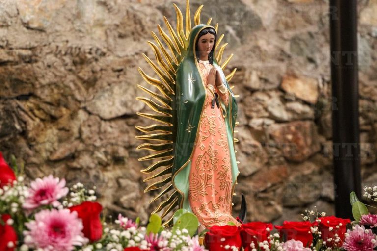 Celebran a la Virgen en la Mina El Edén