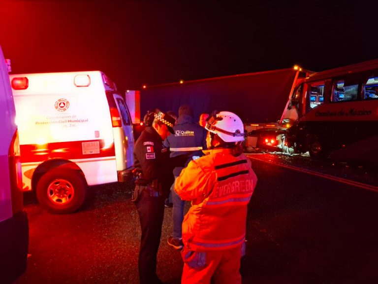 Muere chofer de Ómnibus en choque frontal