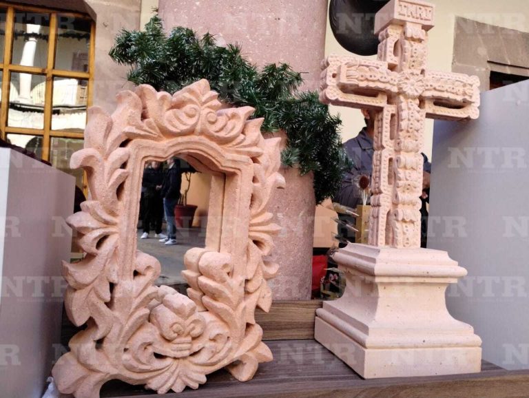 Artesanos ofertan talento en Bazar Navideño 2025