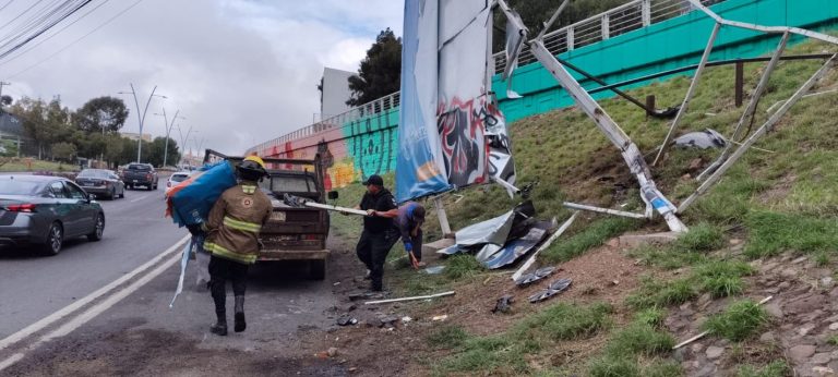 Realizan 17 observaciones por espectaculares defectuosos