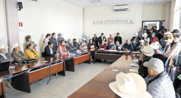 Se amparan contra ley de aguas