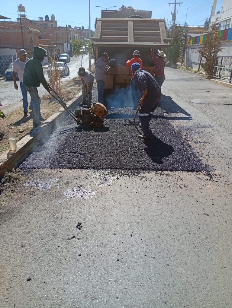 Redoblan esfuerzos las cuadrillas de bacheo en Guadalupe
