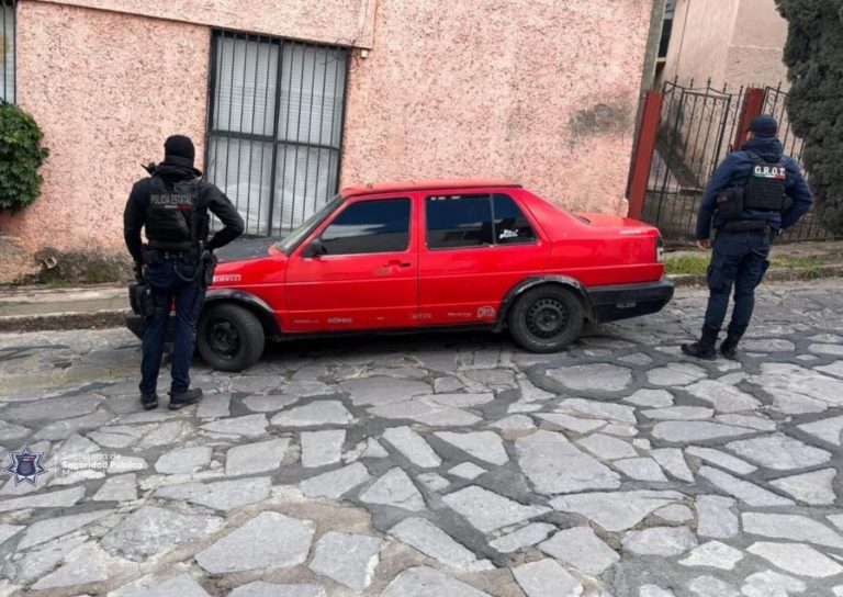 Aseguran vehículo abandonado y con señas de robo