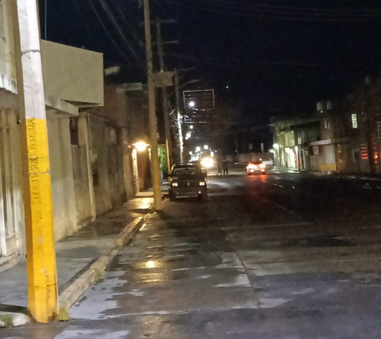Días lluviosos dejan daños en luminaria