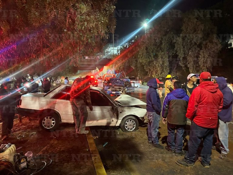 Conductor ebrio ocasiona aparatoso accidente en el bulevar