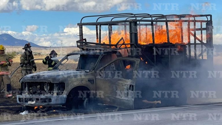 Se incendia camioneta cargada de cintilla agrícola