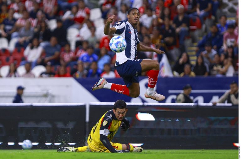 Martial anota y Rayados derrota sin apuros a Leones Negros