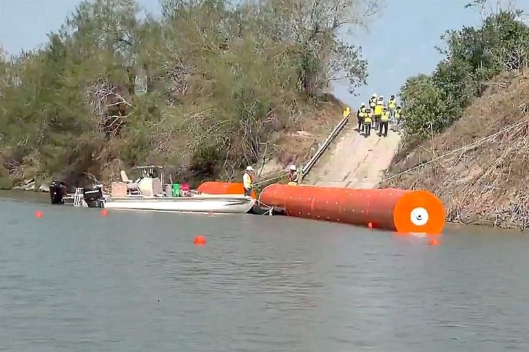 Anuncia EU 800 km de ‘muro flotante’ sobre Río Bravo