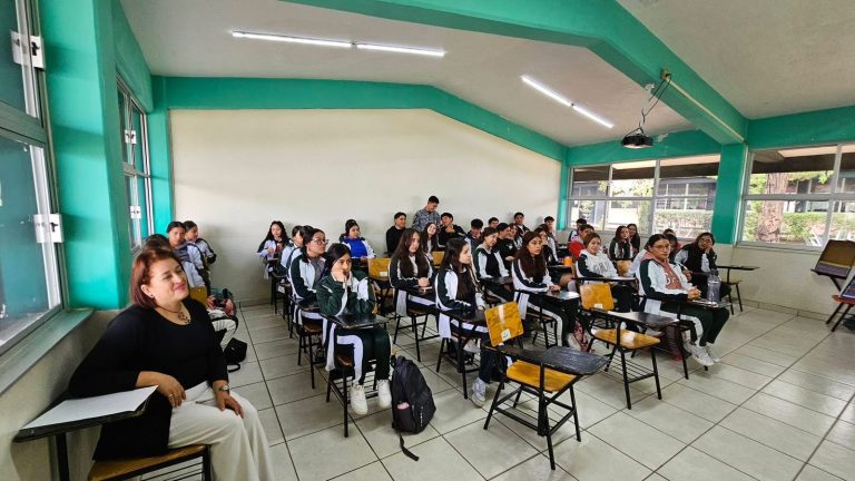 Rechazan recorte al ciclo escolar