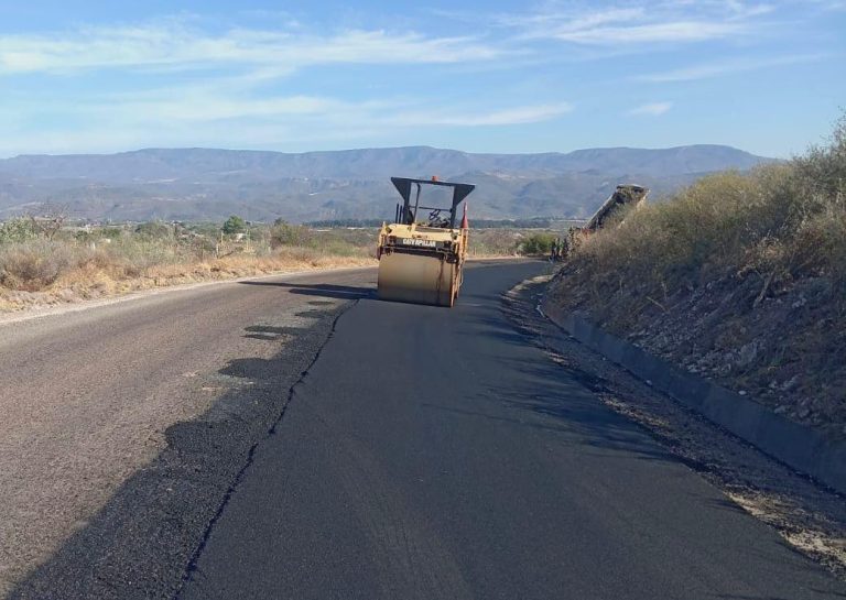 Rehabilitan carretera Jalpa-Tlaltenango