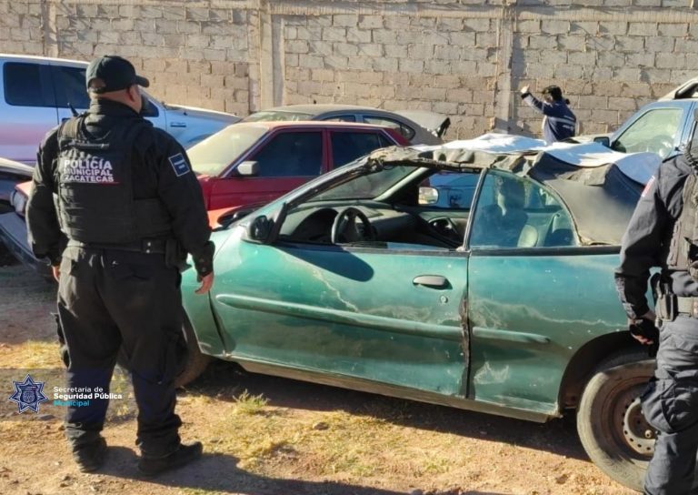 Aseguran vehículo con placas sobrepuestas