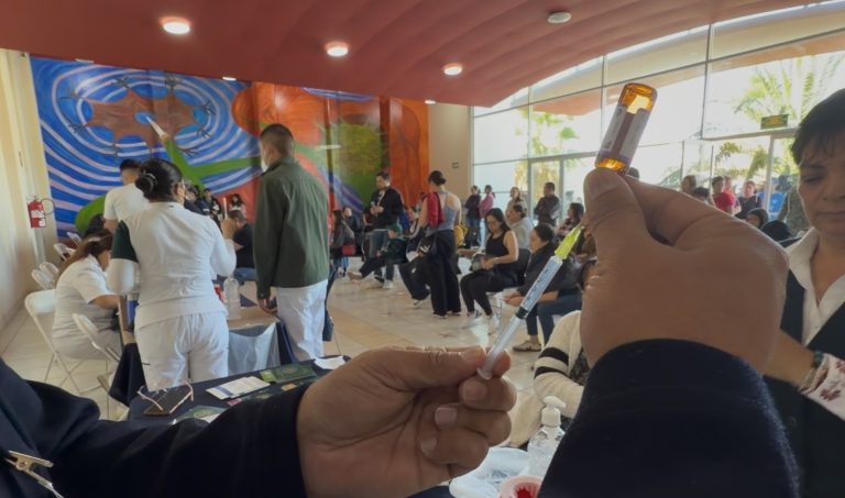 Aplican más de 4 mil vacunas en jornada dominical