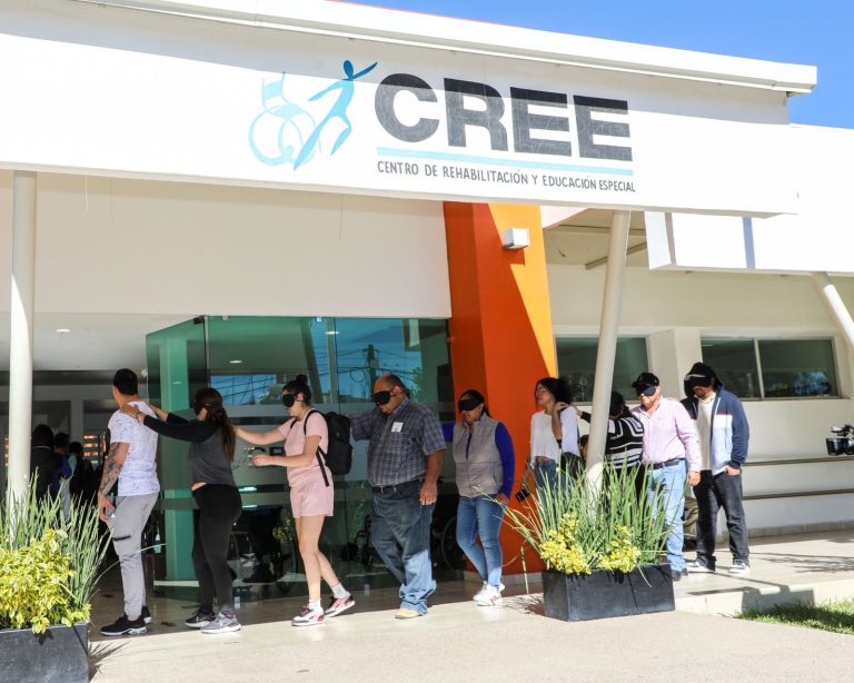 Realizan escuela para padres en el CREE