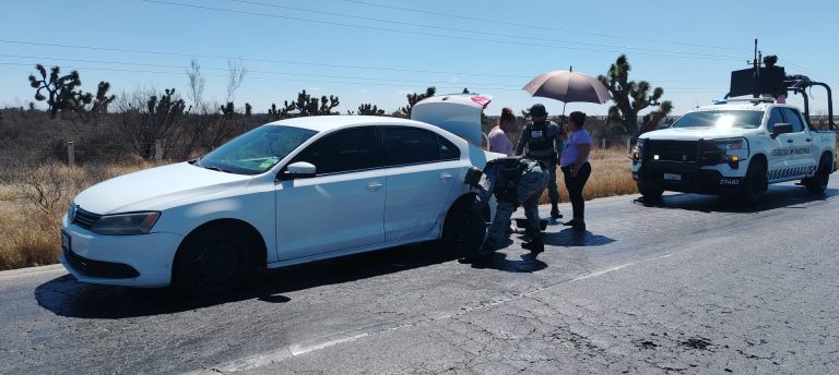 Guardia Nacional brinda apoyo a familia en carretera