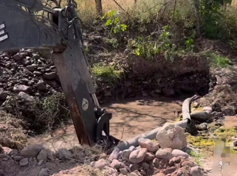 Colocan nueva línea de agua en Zapote de Abajo