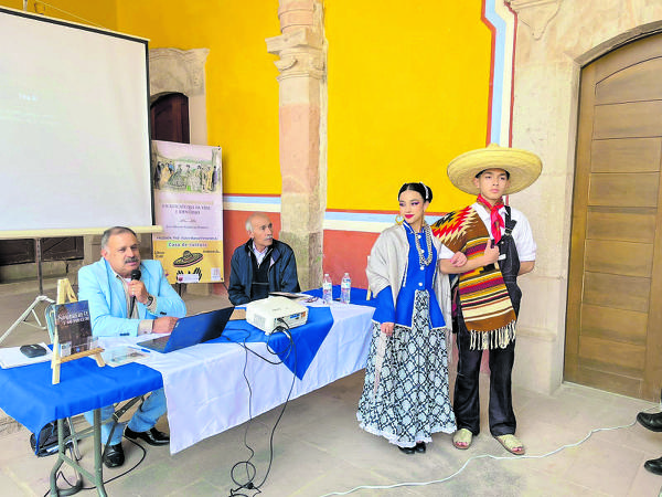 Presentan libro El Folclor Sombreretense