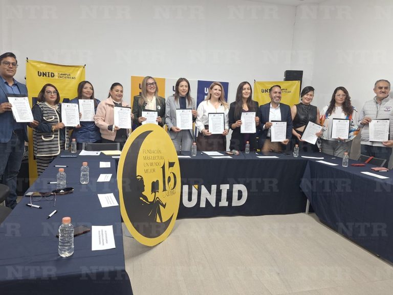 Firman convenio en favor de lectura