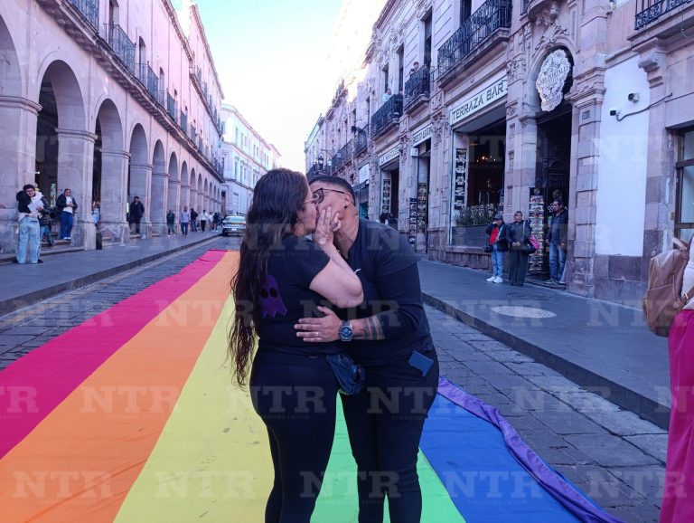 Visibilizan el amor con un «Besotón»
