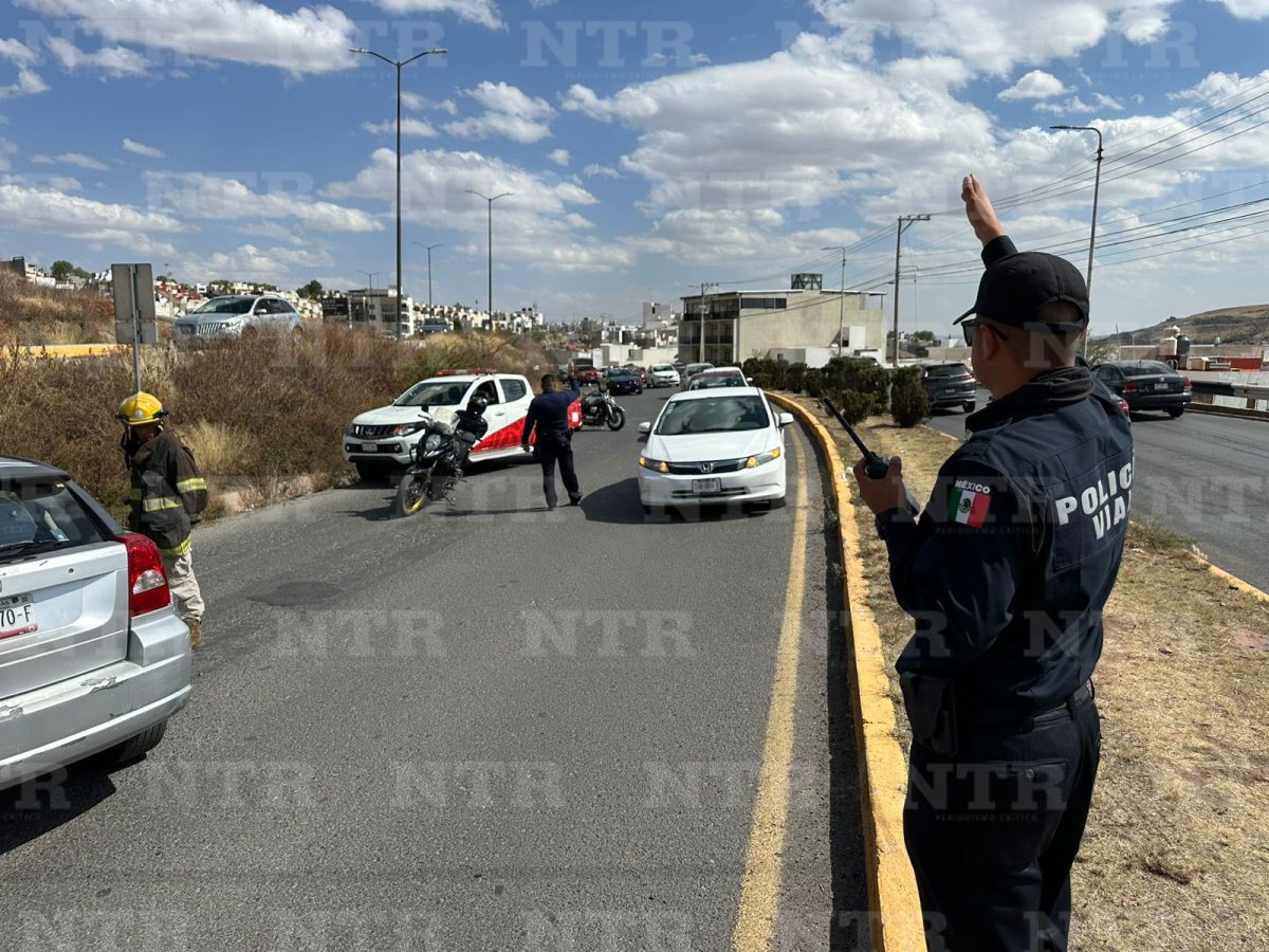 Conductor ebrio choca contra poste de alumbrado público - NTR Zacatecas