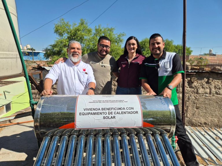 Continúa entrega de calentadores solares