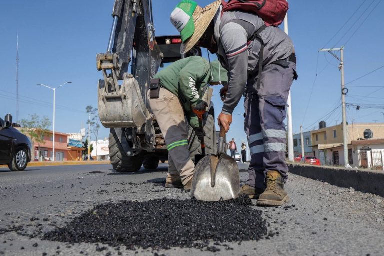 Realiza ayuntamiento obras de rehabilitación y bacheo