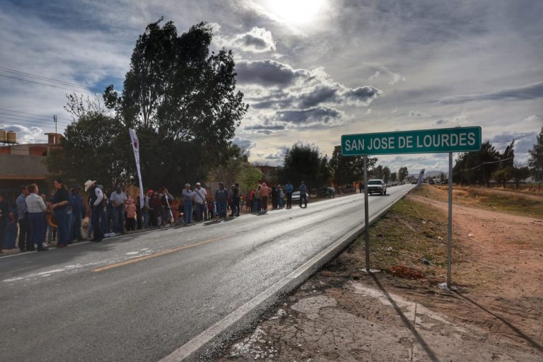 Rehabilitan seis kilómetros de carretera en San José de Lourdes