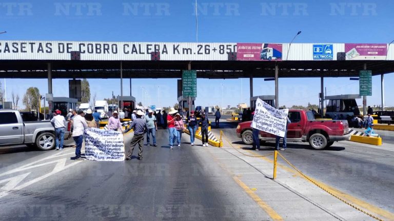 Bloquean productores caseta de Calera; exigen costales