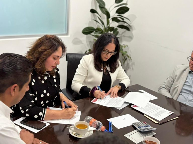 Firman comodatos SEDIF y Secretaría de Administración