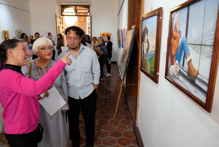 Inaugura Issstezac exposición “El Arte de Ser Mujer”