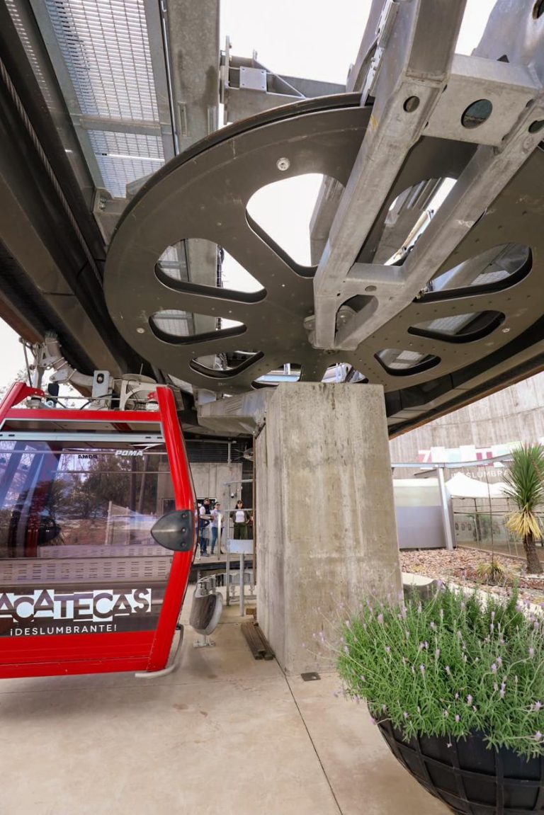 Dan mantenimiento al teleférico y remodelan instalaciones