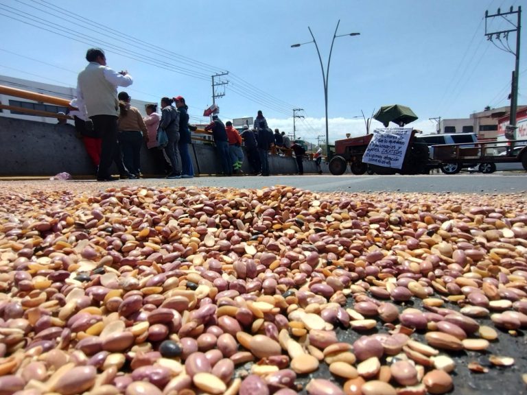 Campesinos redoblan presión al gobierno